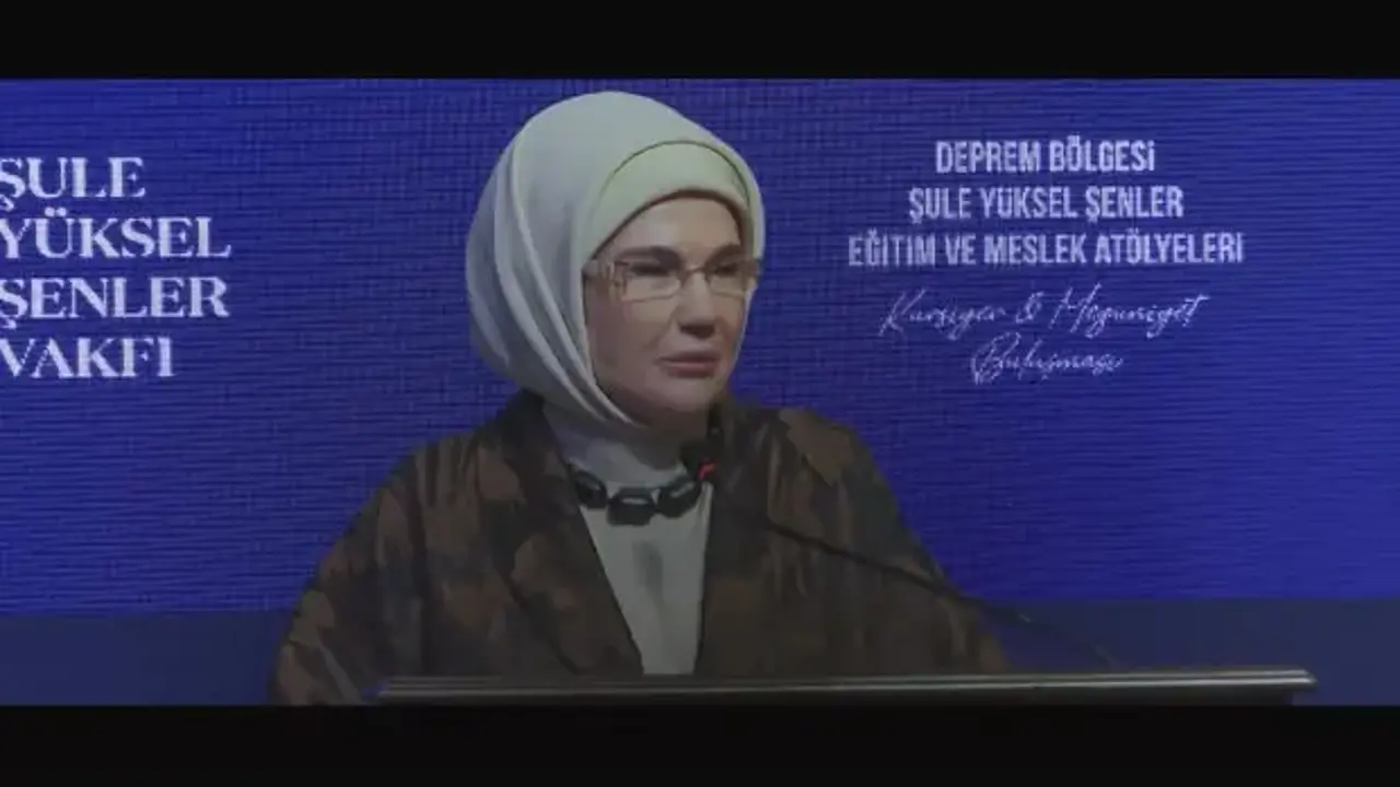 Şule Yüksel Şenler Vakfı mezunlarına Emine Erdoğan'dan tebrik