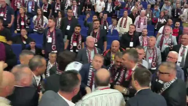 Süper Lig ekibinde başkanlık seçiminde yumruklar havada uçuştu