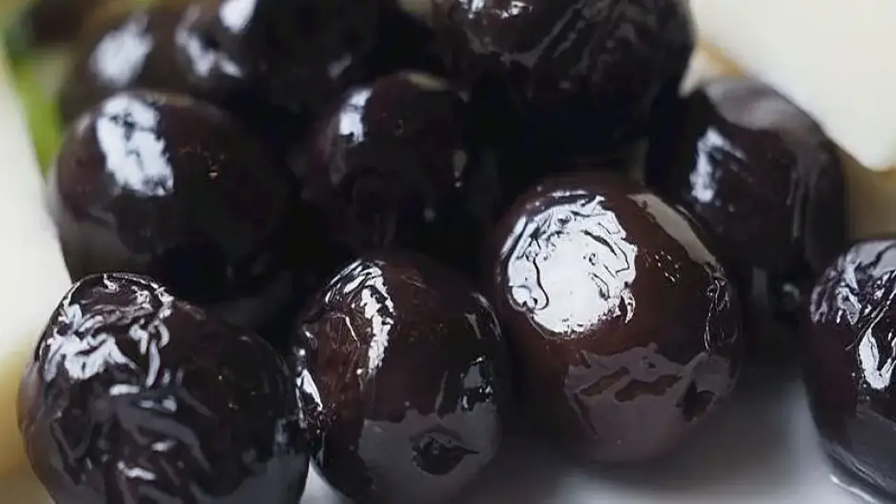 Tanesini 50 liraya satan zeytin satıcısına ceza