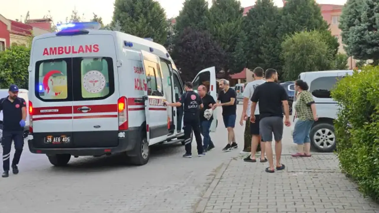 Tartıştığı babasını bıçakla yaraladı