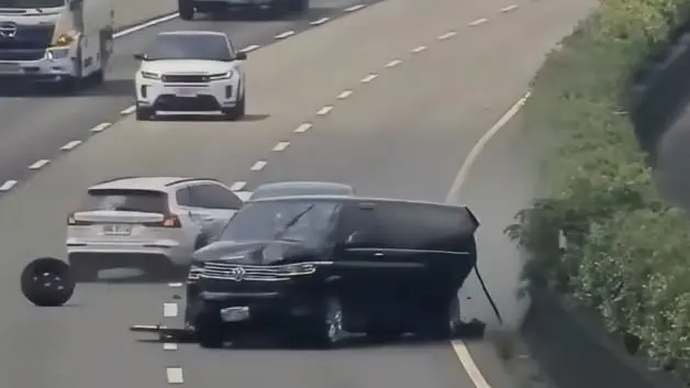 Tayvan’da otoyolda zincirleme kaza kamerada: 3 ölü, 3 yaralı