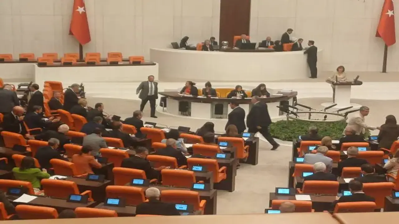 TBMM'de oturma düzeni değişti: Partilerin yeni yerleri belli oldu!