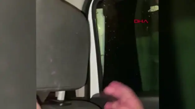 Trafik terörü: Yumruk attı, Hem 180 bin TL’sinden hem aracından oldu