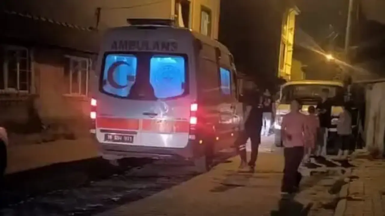 Tüfekten çıkan saçma baba ve 4 yaşındaki oğluna isabet etti