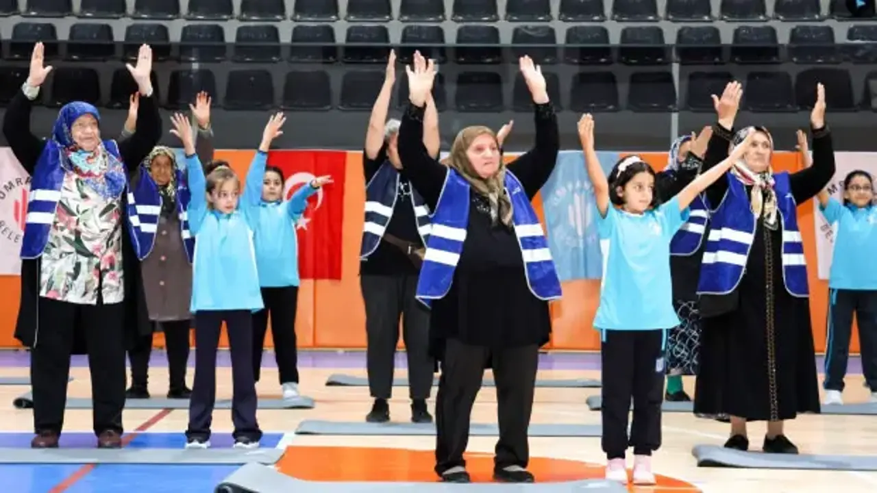 Ümraniye'de Dünya Yaşlılar Günü'nde kuşaklar arası buluşma
