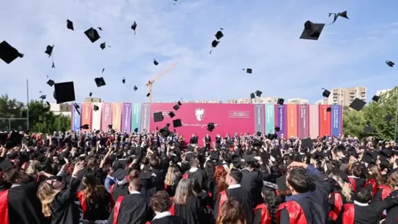 Üniversite öğrencisi bulunan ailelere 10 bin TL destek