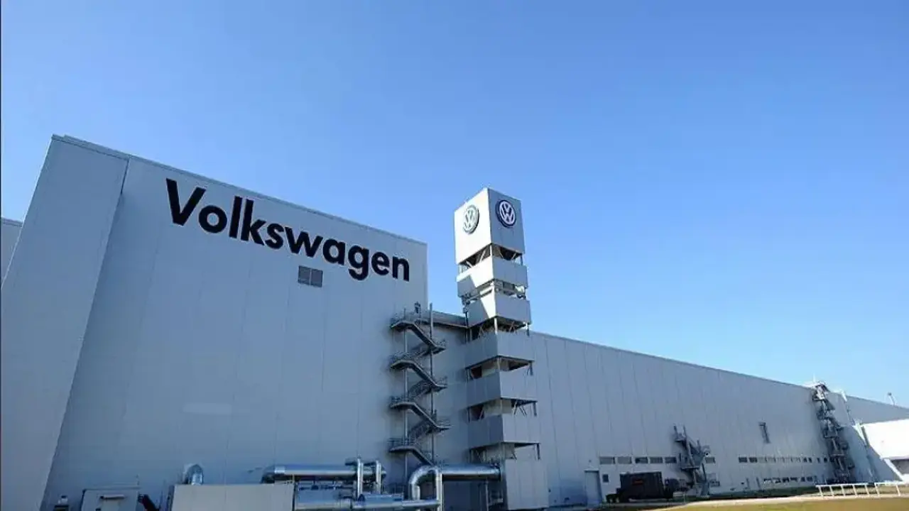 Volkswagen'de kriz büyüyor! 4 fabrika kapanabilir: 50 bin kişi işini kaybedecek