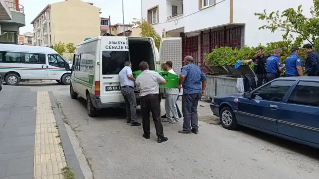 Yalnız yaşadığı evinde ölü bulundu