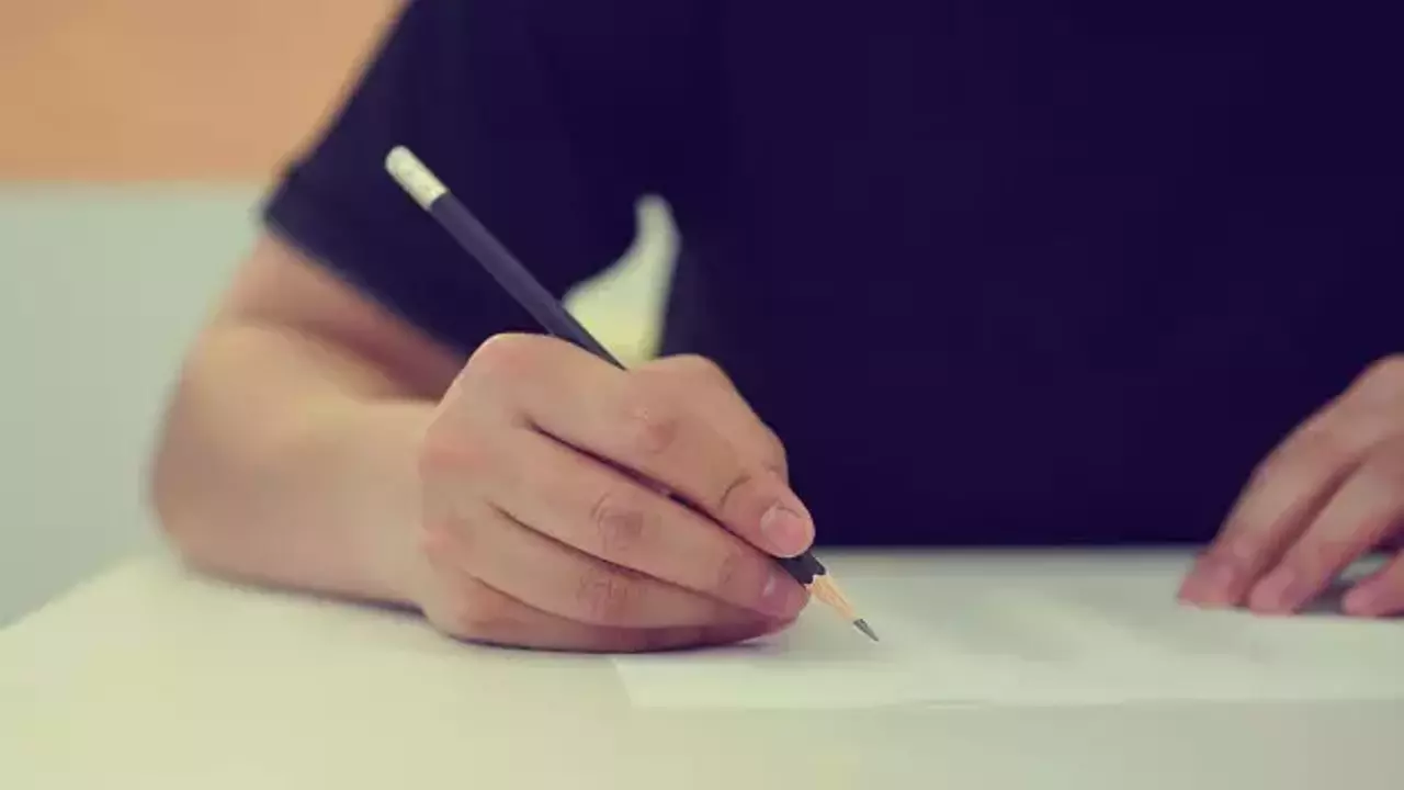 YDS pazar günü 20 farklı dilde yapılacak