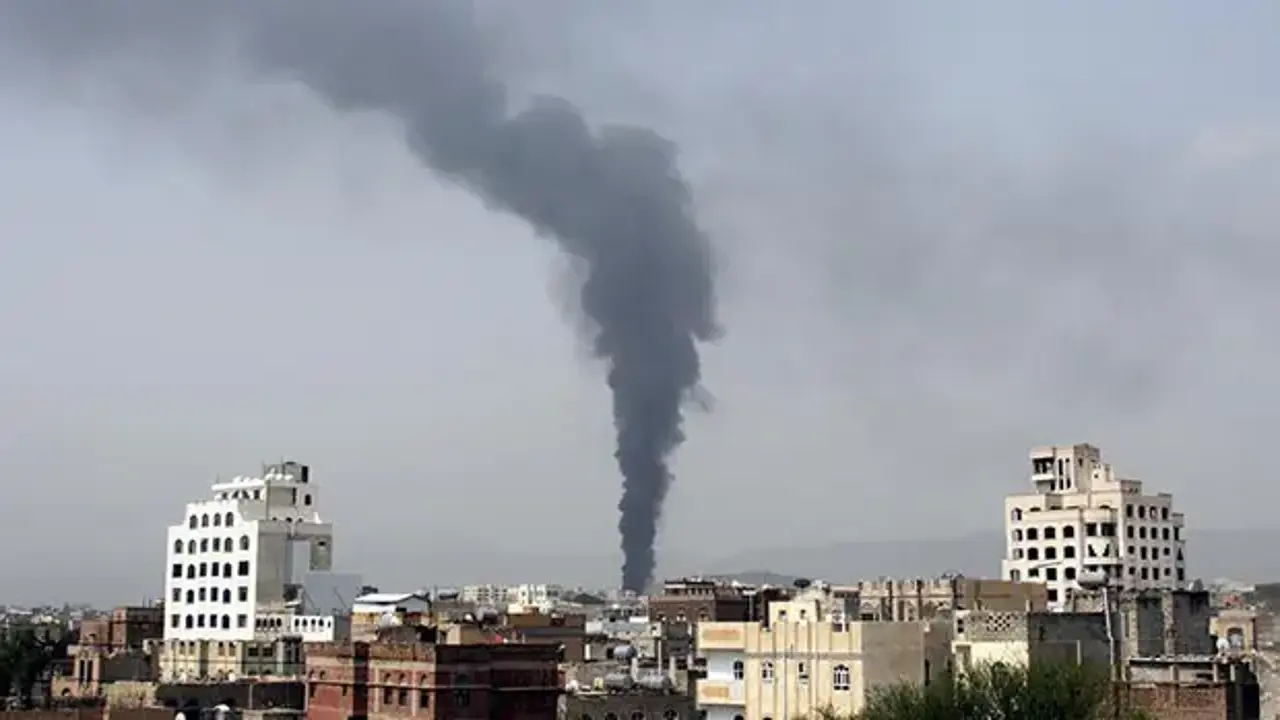 Yemen'de sivillerin olduğu lokanta vuruldu