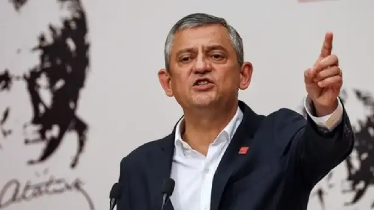 Yeni Parti’den CHP’li belediye çalışanlarına 