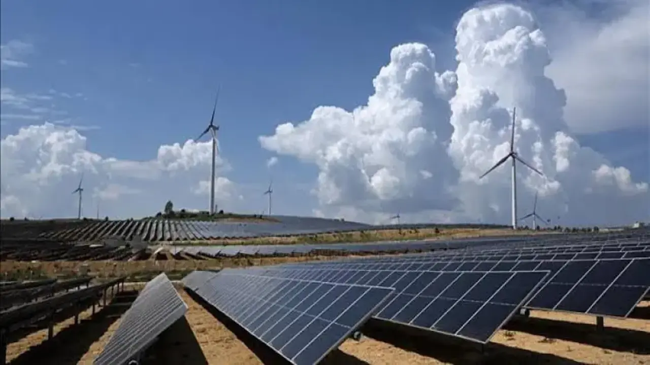 Yenilenebilir enerjide rekor büyüme: Rüzgar ve güneş zirveye yerleşti