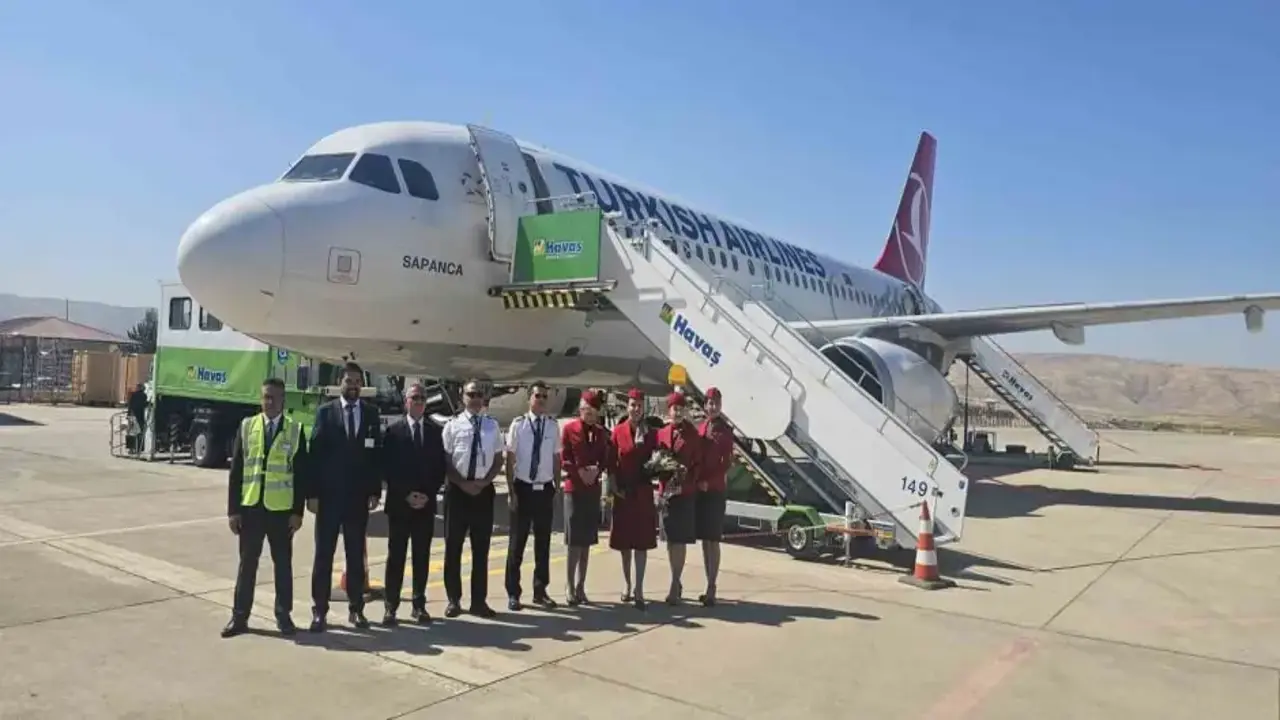Yenilenen Siirt Havalimanı’na ilk yolcu uçağı indi