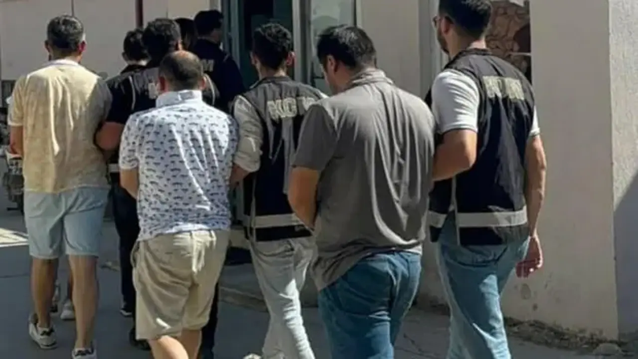 Yurt dışına kaçmaya çalışıyorlardı! Yakayı ele verdiler
