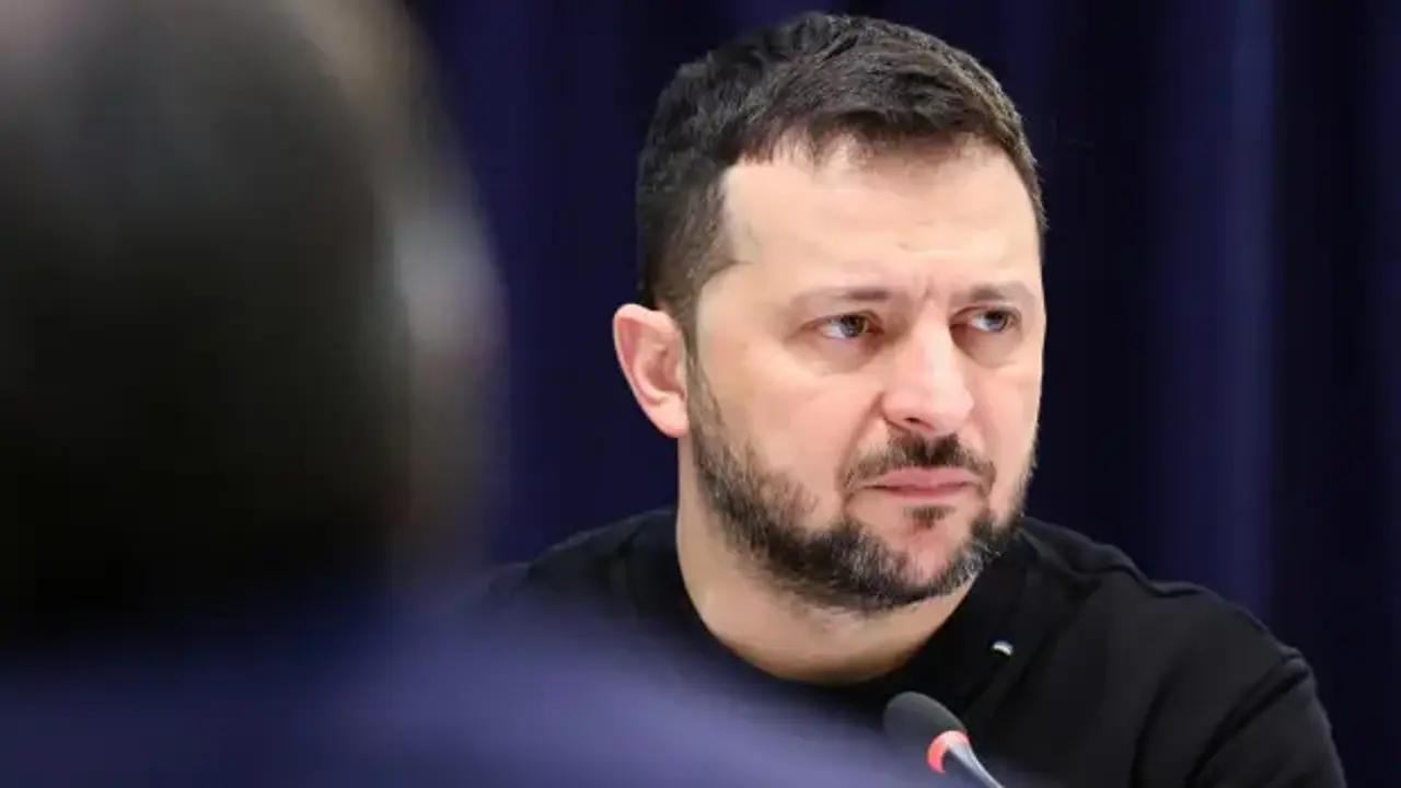 Zelenskiy'den eski basın sözcüsü dahil 10 kişiye yaptırım